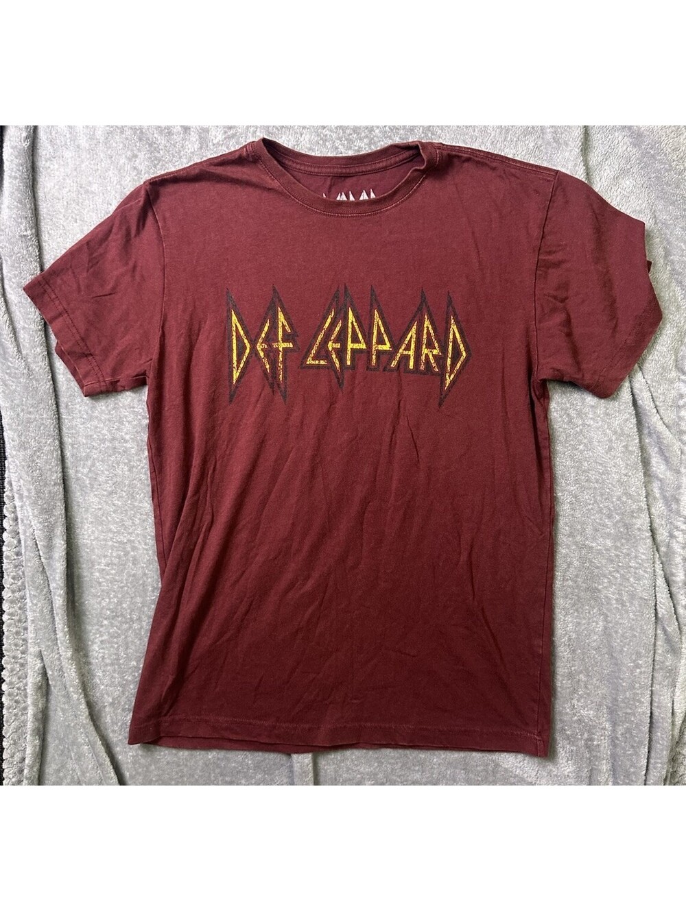 Def Leppard T Shirt Mens S Red Distressed Logo Graphic Tee Rock Band 2023
